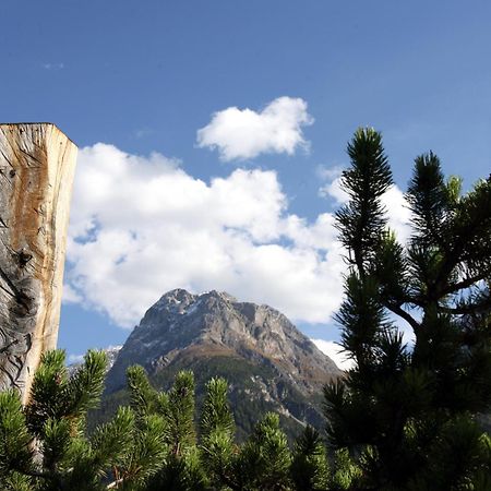 Hotel Traube Scuol Exterior foto