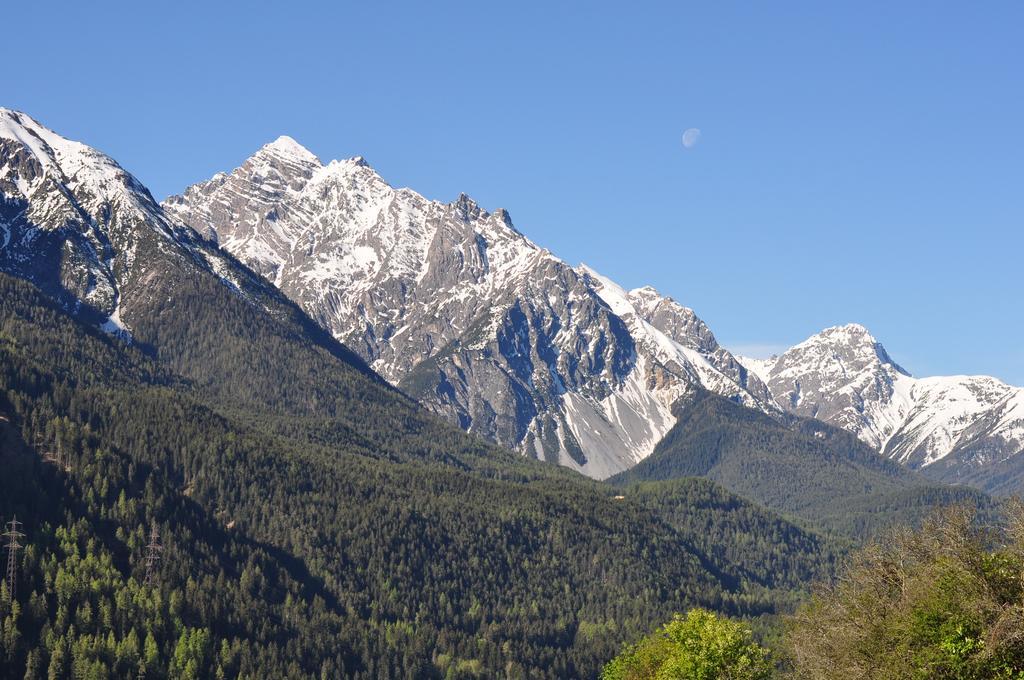 Hotel Traube Scuol Exterior foto