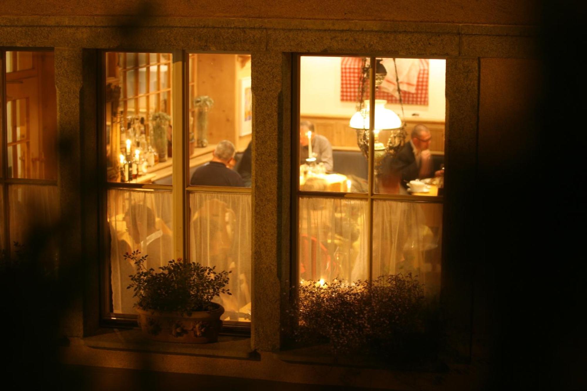Hotel Traube Scuol Exterior foto